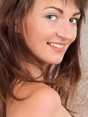 Nubiles.net Aimee Ryan - Horny babe Aimee Ryan loves to spreads her tight pussy