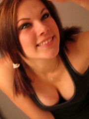 girl takes her topless pics in the mirror and has a big head